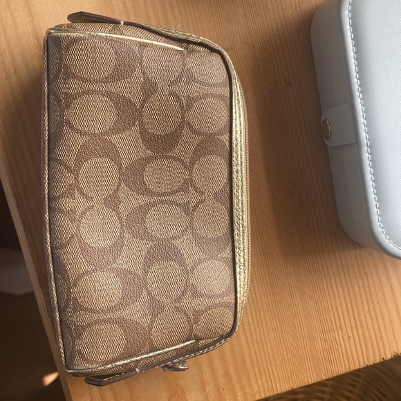 Coach purse - Picture 2 of 2